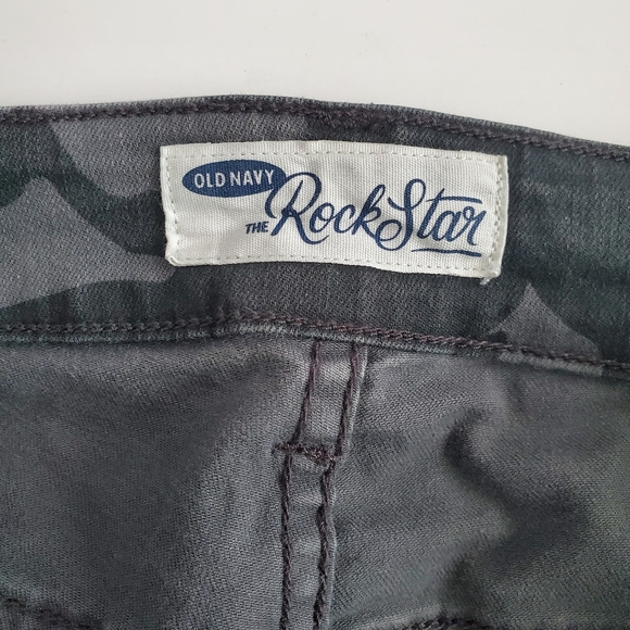 Old Navy Mid-Rise Camo Rockstar Skinny Jeans, 4 - Picture 5 of 9